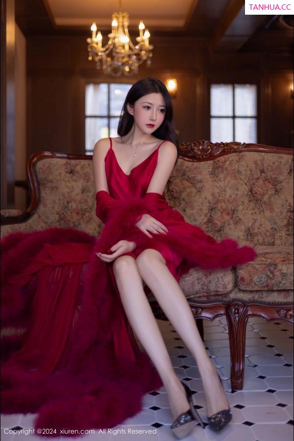 鱼子酱fish  [XiuRen]高清写真图 2024.11.08 No.9422 鱼子酱Fish 美腿性感第22张图片